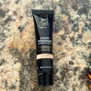 Fiera luxury concealer color light. Used